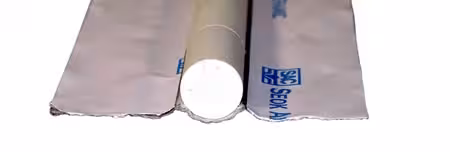 Drobnosegmentowa podkładka ceramiczna okrągła fi 10mm o długości L-600 do precyzyjnego formowania spoin spawalniczych na samoprzylepnej taśmie aluminiowej.