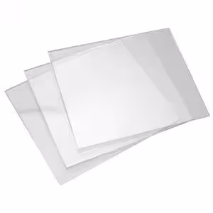 Krystalicznie czysta poliwęglanowa szybka ochronna PC o uniwersalnym wymiarze 93x115 mm do zabezpieczania filtrów samościemniających w przyłbicach spawalniczych.