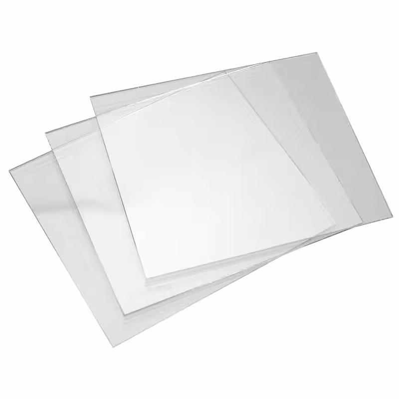 Krystalicznie czysta poliwęglanowa szybka ochronna PC o uniwersalnym wymiarze 93x115 mm do zabezpieczania filtrów samościemniających w przyłbicach spawalniczych.