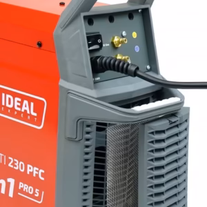 Tylny panel spawarki EXPERT MULTI 230 PFC z kratką wydajnego wentylatora chłodzącego, przyłączem gazu oraz włącznikiem zasilania 230V.