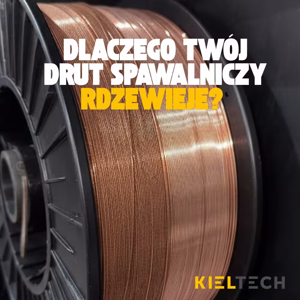 Zardzewiały drut do migomatu na szpuli w porównaniu z czystym drutem.